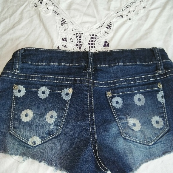 RUE 21 Distressed Denis Daisy Print Stretch Shorts - Picture 3 of 7